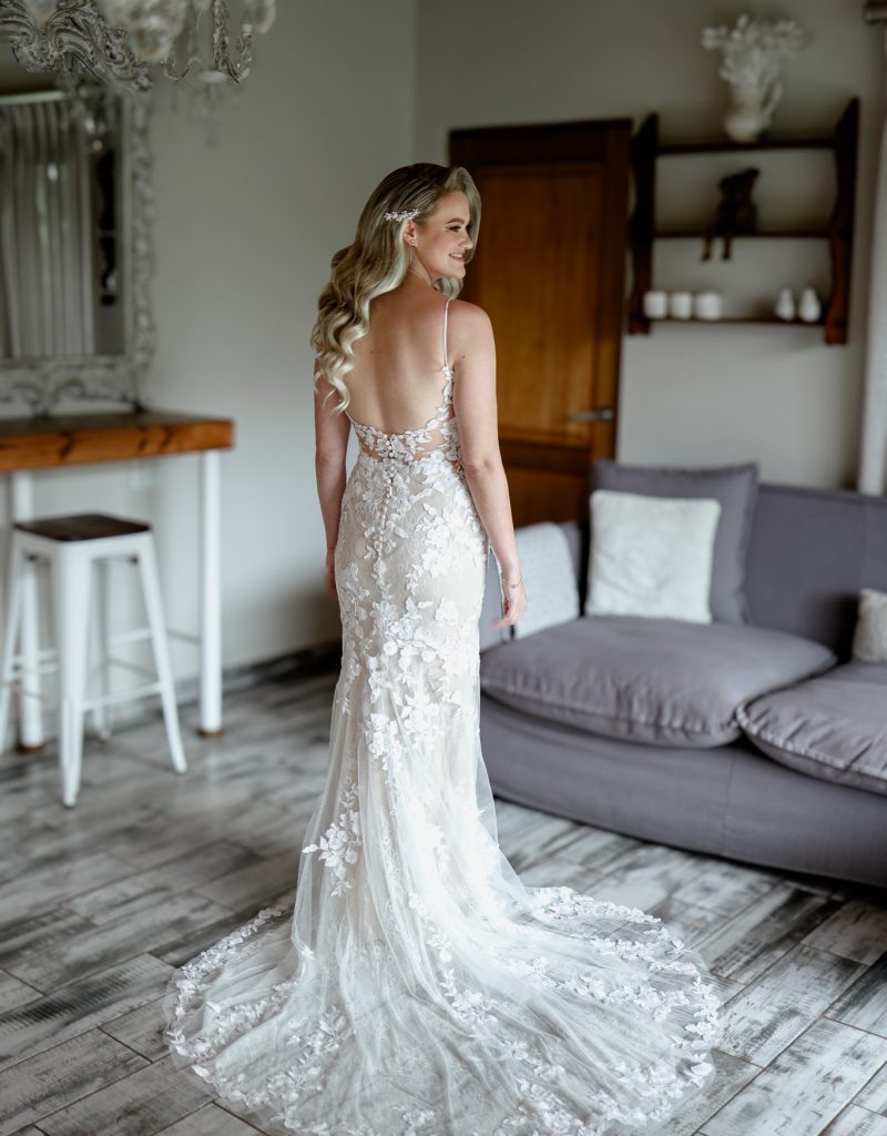 Cradle-Valley-Bride-In-Executive-Suite