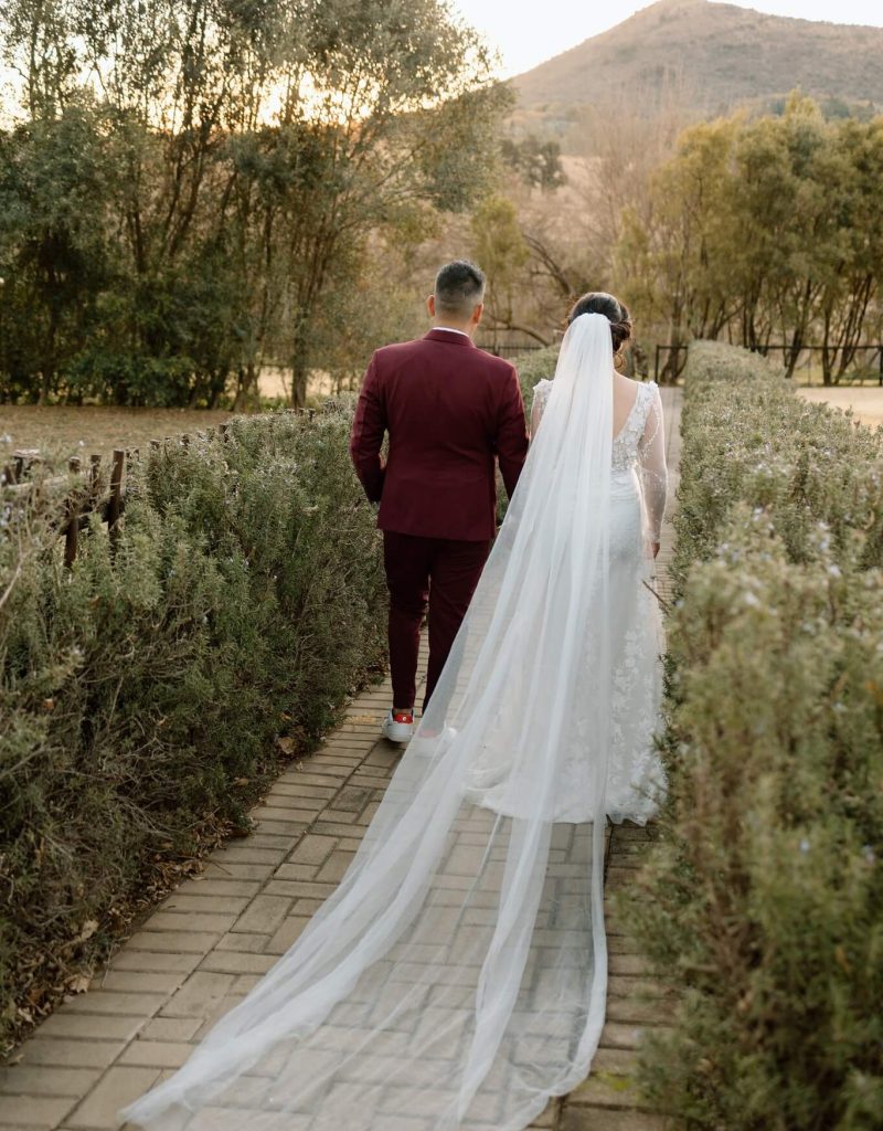 Cradle-Valley-Couple-Photoshoot-In-Gardens